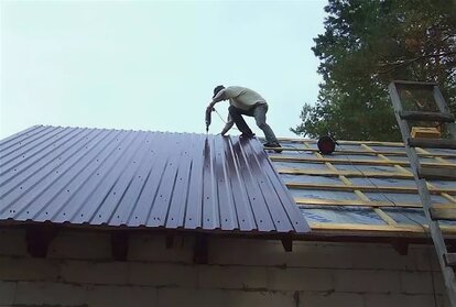 монтаж профлиста на крышу